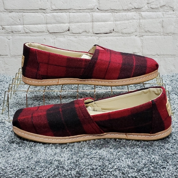 Toms - Picture 2 of 8